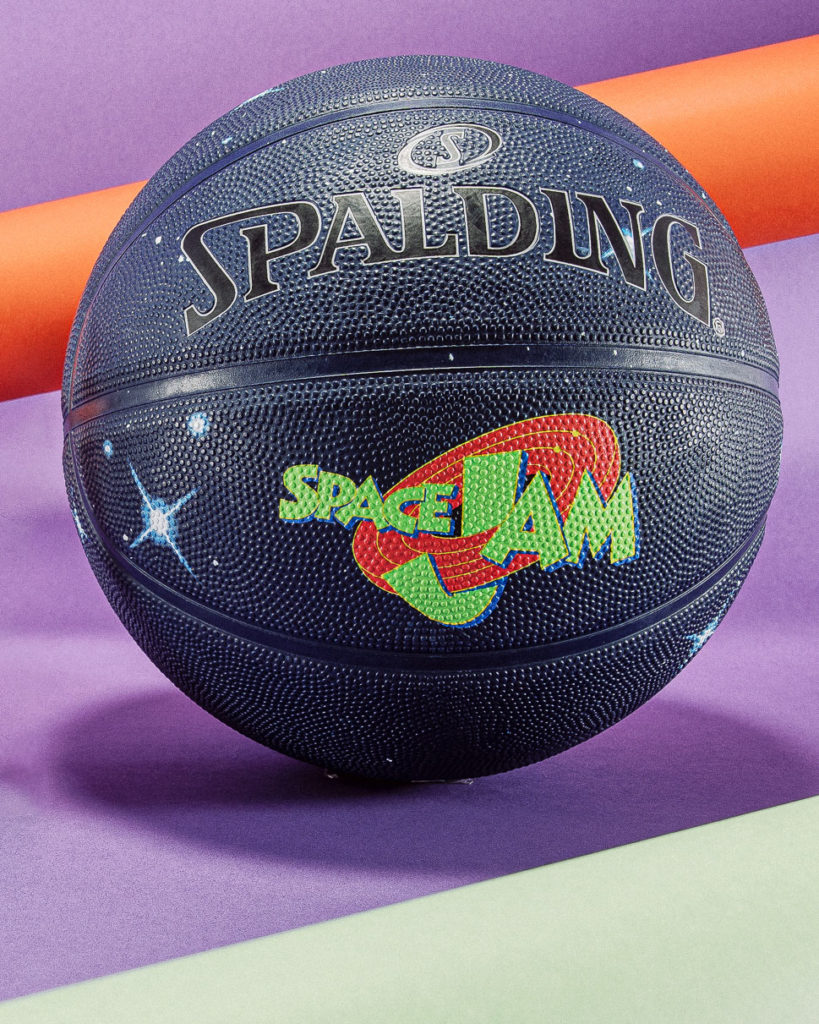 Spalding lanza un nuevo balón inspirado en la película – Space Jam